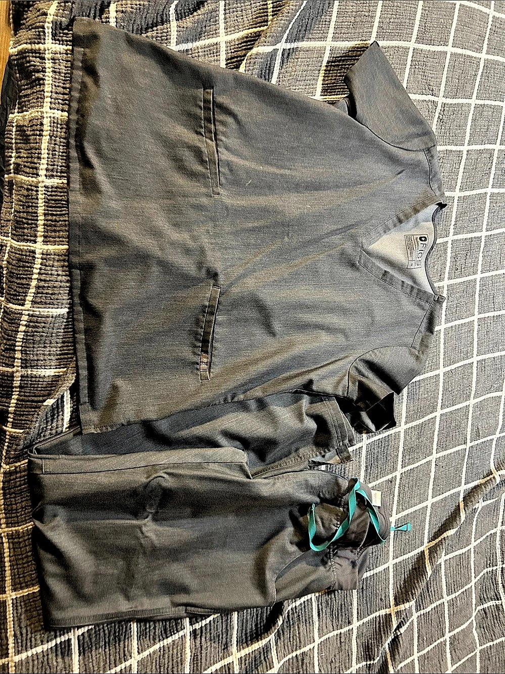 FIGS Technical Collection Gray Size Medium